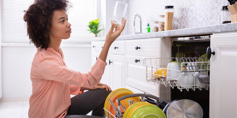 Pastilles lave-vaisselle : les bons gestes pour un lavage optimal