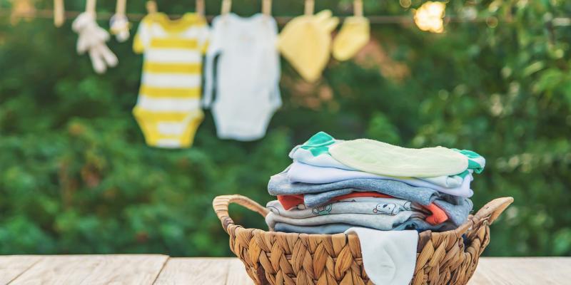 Faut-il laver les vêtements de bébé avant la naissance ?